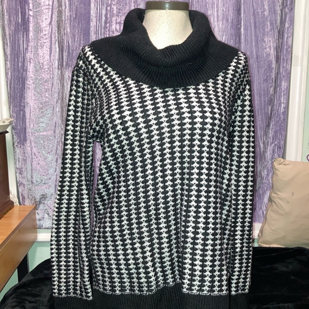 Calvin Klein turtle neck sweater size small worn once